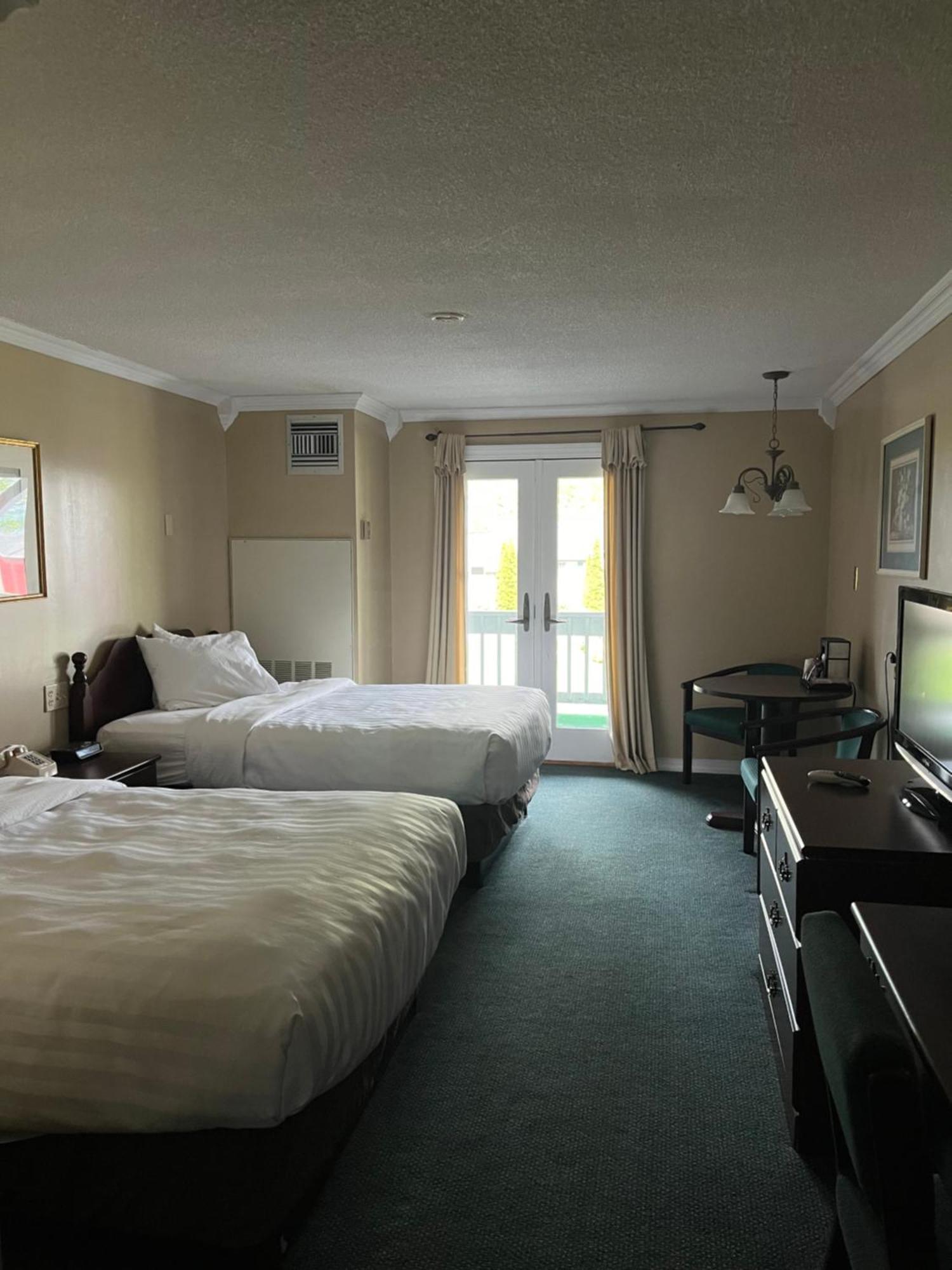 Webb'S Hotel Mayville Extérieur photo