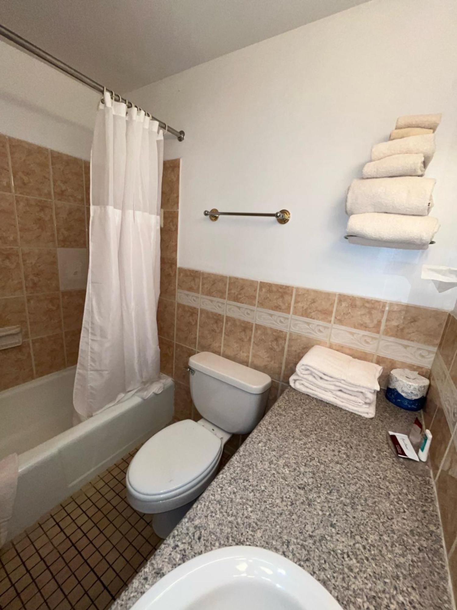 Webb'S Hotel Mayville Extérieur photo